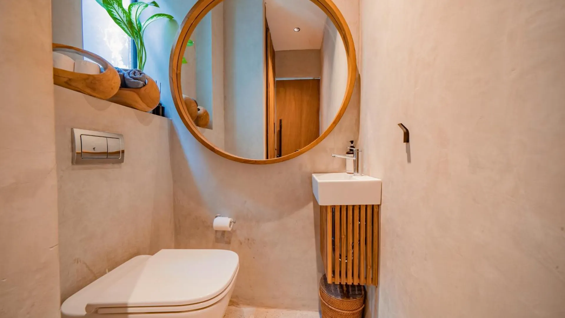 Villa 2 Bedroom 5Min Walk To Berawa Beach And Finns Beach Club Canggu  Indonesia