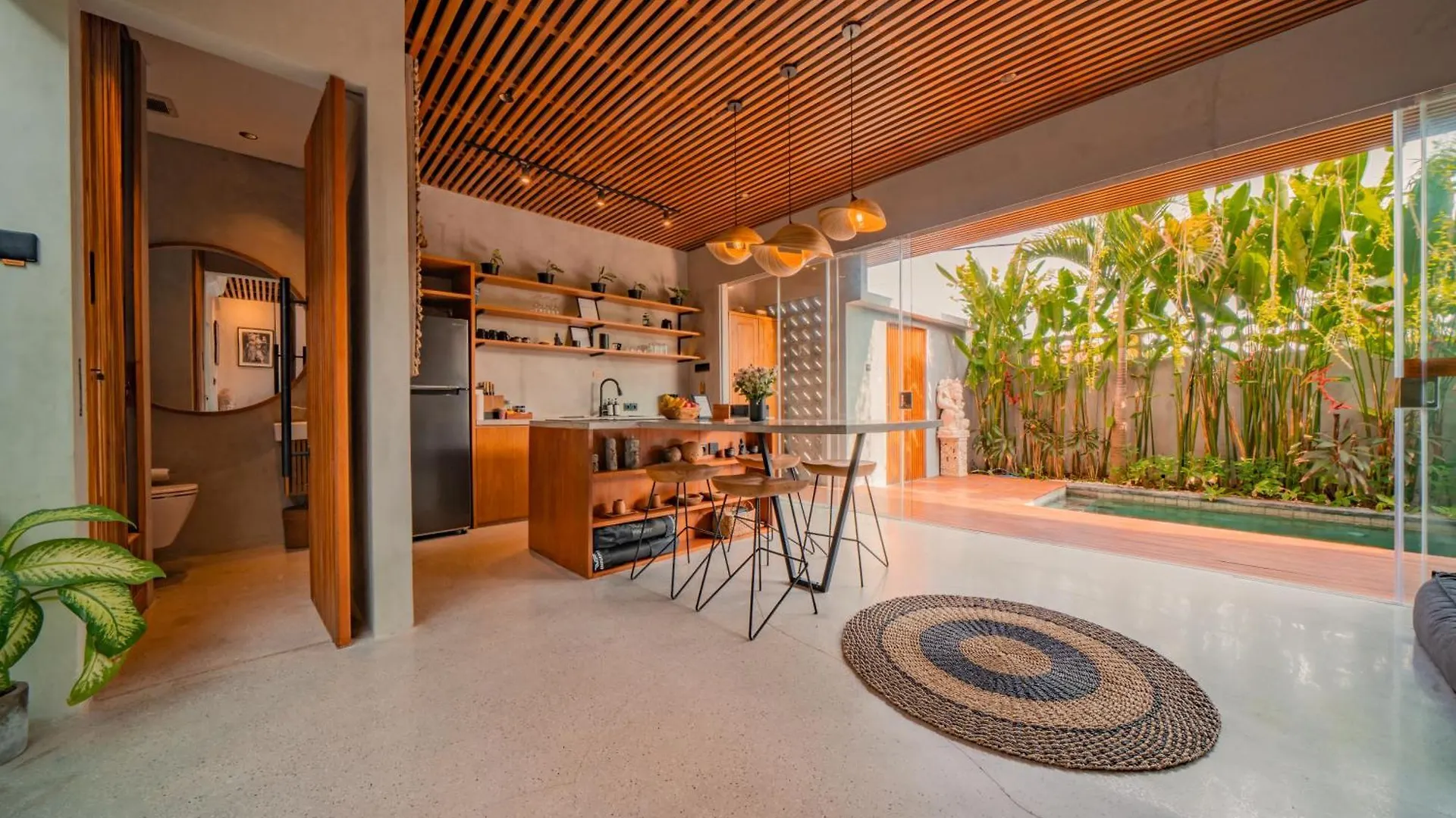 2 Bedroom 5Min Walk To Berawa Beach And Finns Beach Club Canggu  Indonesia