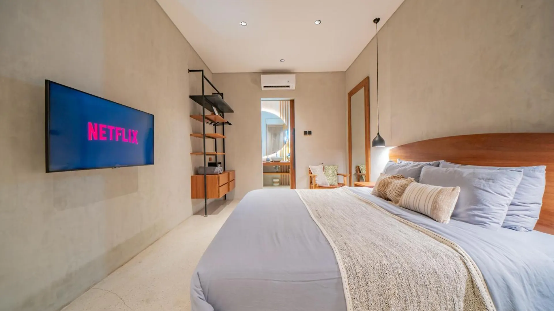 Villa 2 Bedroom 5Min Walk To Berawa Beach And Finns Beach Club Canggu  Indonesia